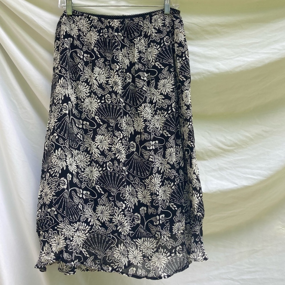 NTCO Nomadic Traders black and gray floral skirt, size medium
